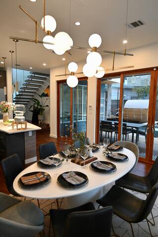 Downtown|Plunge Pool|Sauna|Luxury|Walkable gallery image 5