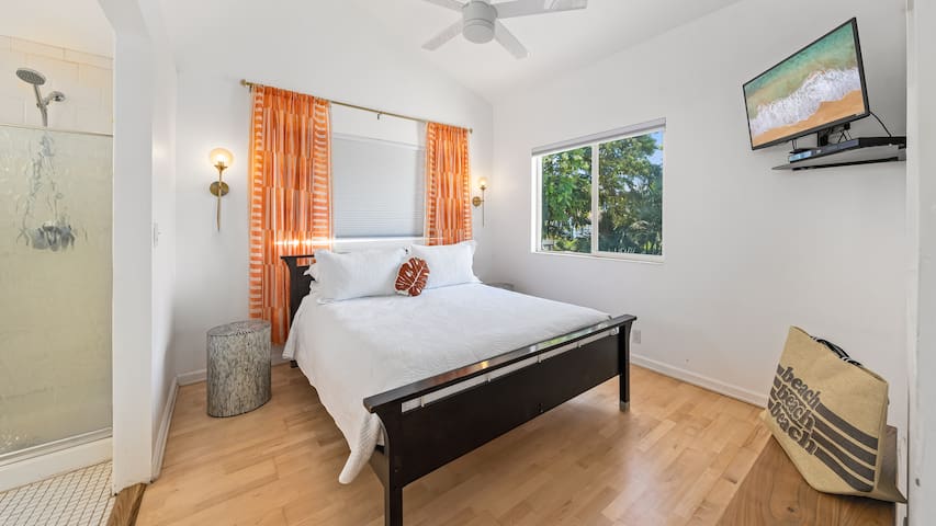 Private 4BR – Family Comfort & Local Aloha Vibes