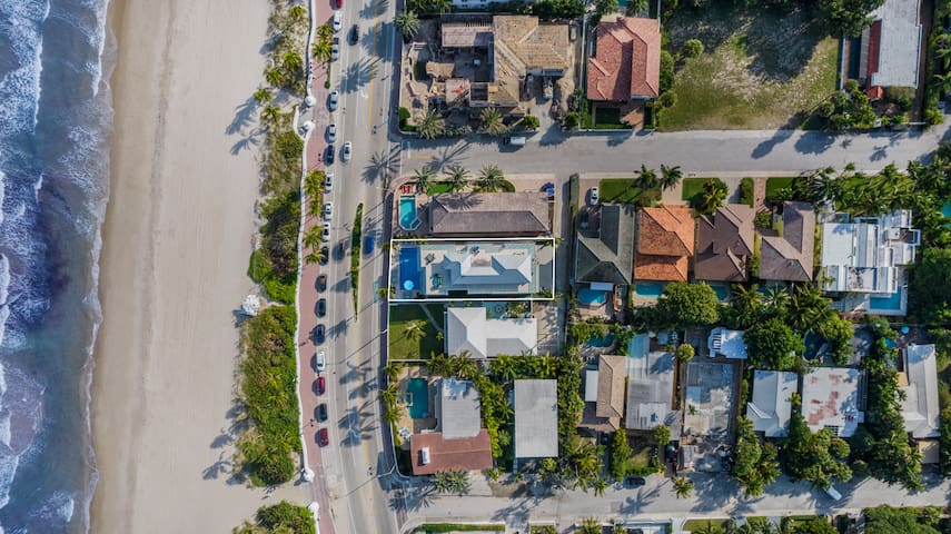 Modern 7k SF Beachfront Estate w/ Massive Roofdeck gallery image 5