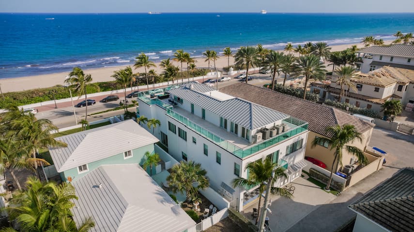 Modern 7k SF Beachfront Estate w/ Massive Roofdeck gallery image 4