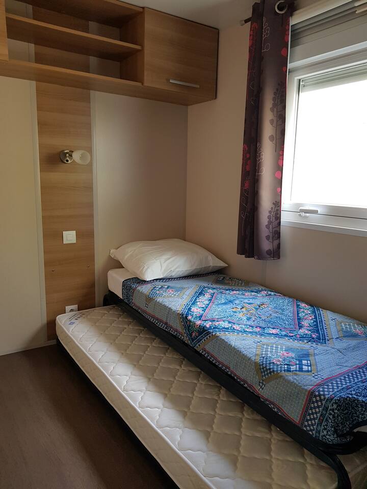 Спалня 3 разтегателни легла