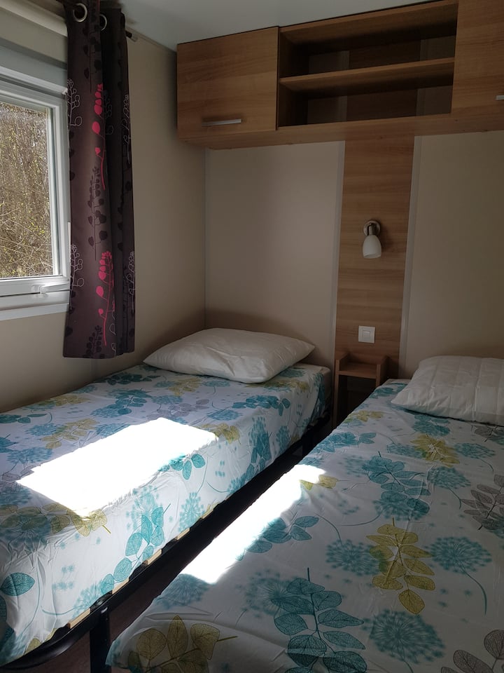 Спалня 2 единични легла