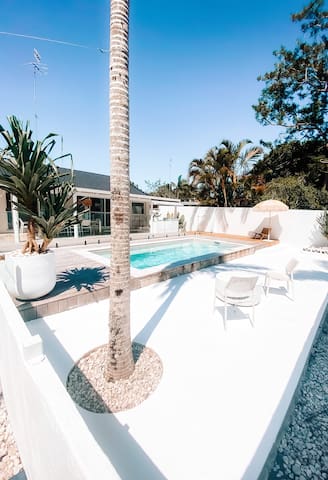 White House Noosa with Magnesium Pool and firepit