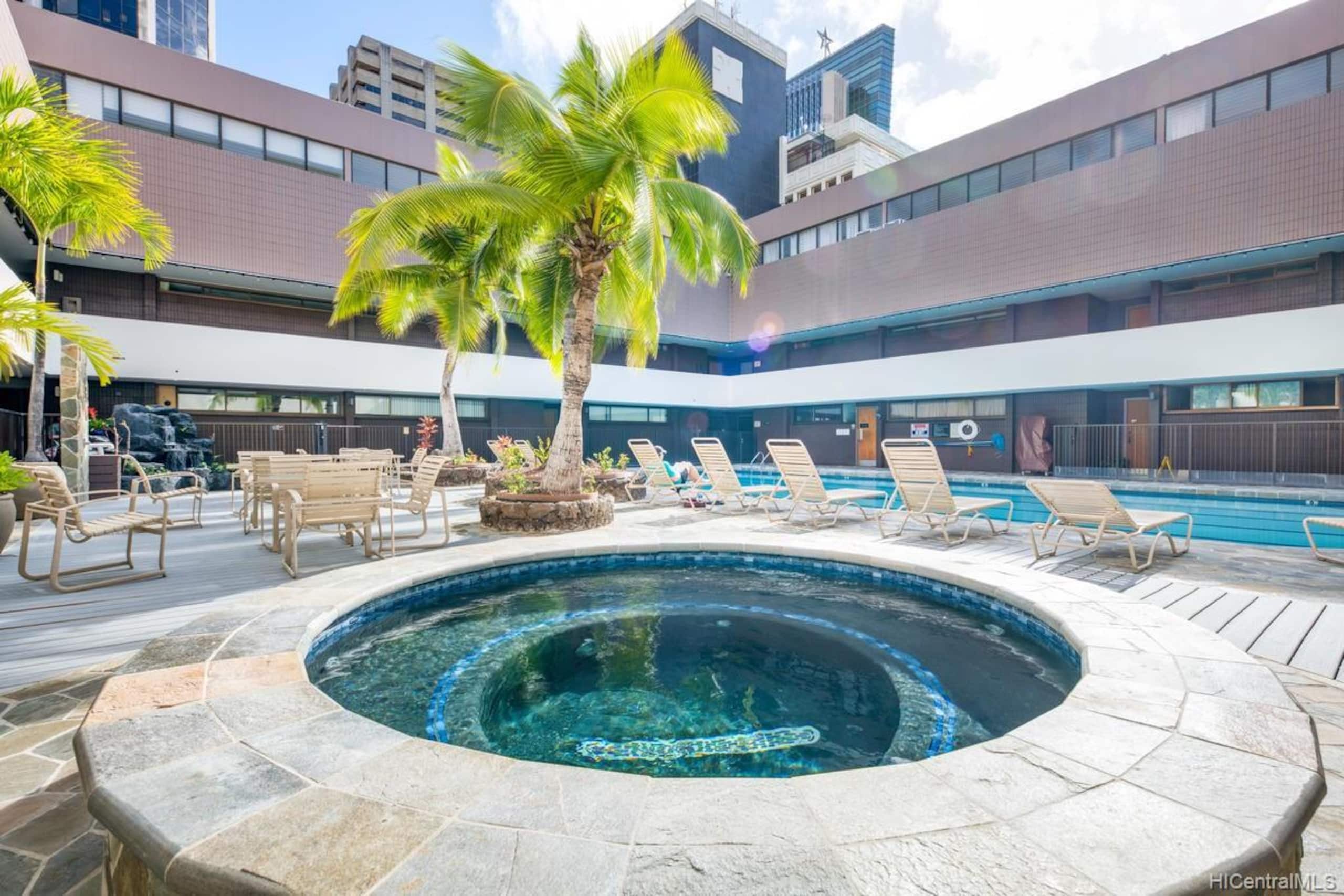 Condo in Honolulu · ★4.52 · 3 bedrooms · 3 beds · 1 private bath - Image 1