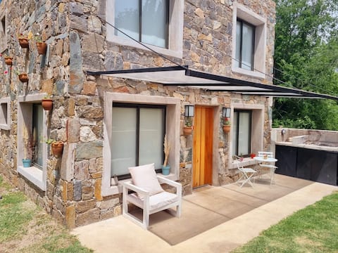 BEAUTIFUL STONE CABIN 2