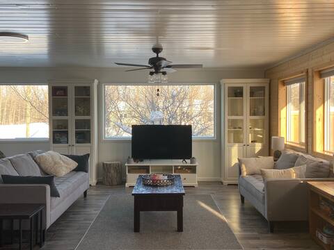 Spacious Lake Escape - Hot Tub - Sleeps 10