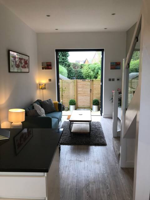 The Annexe: Village centre flat with parking