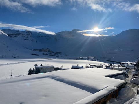 Airbnb performant: Tignes Le Lac: lake view❤️, 3 bedrooms, refurbished 2022 à Tignes