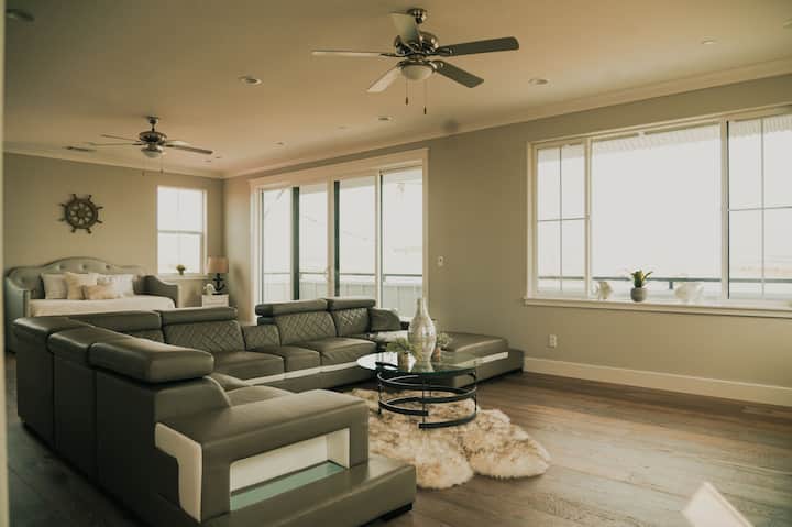 Съвременна всекидневна. Изумителни гледки!