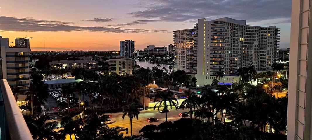 Luxury 3 Bedroom Condo on the Beach, Florida gallery image 5