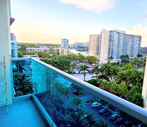 Luxury 3 Bedroom Condo on the Beach, Florida gallery image 3
