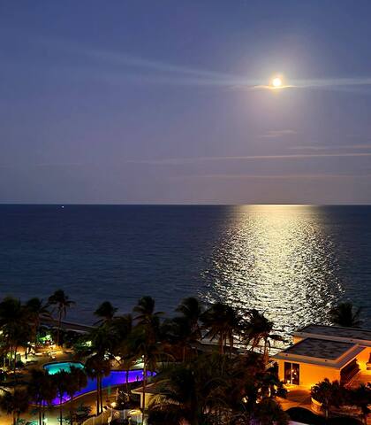 Luxury 3 Bedroom Condo on the Beach, Florida gallery image 4