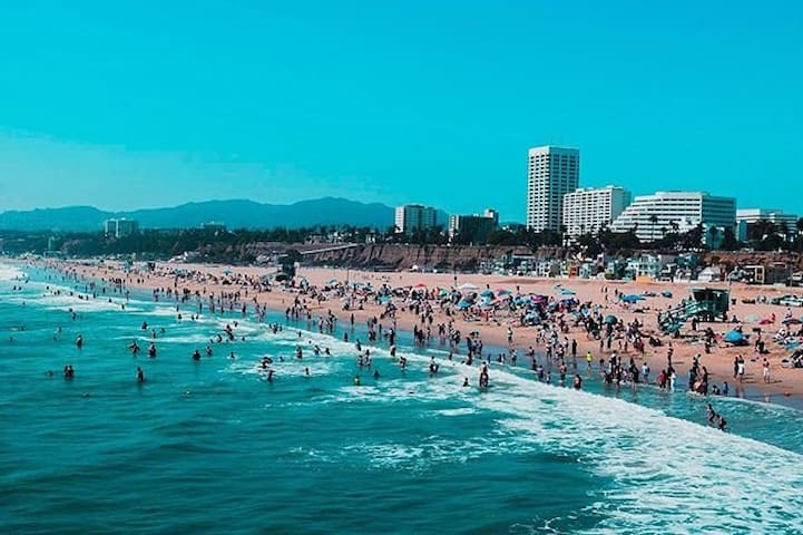 Lovely 2/2 apartment in heart of Santa Monica