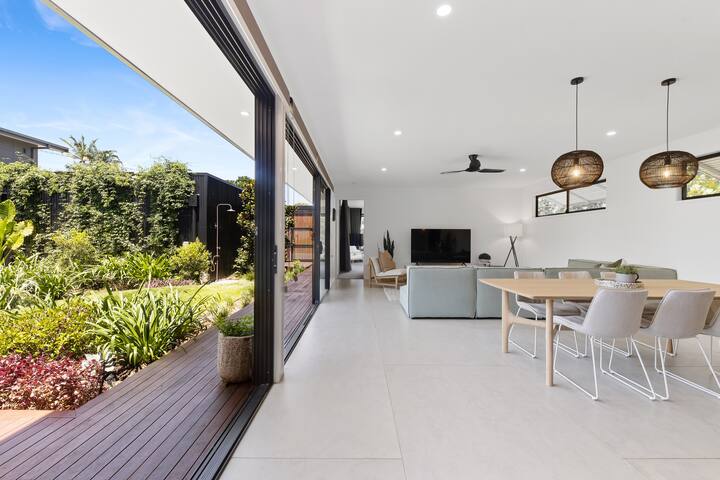 Stylish Home near Noosa & Peregian, walk to Beach gallery image 5