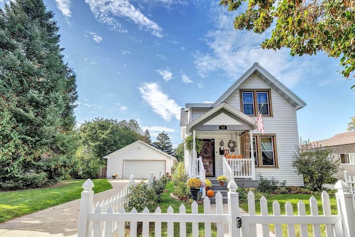 Historic Green Bay Home near Lambeau Field