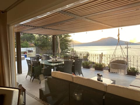 House in Valle de Bravo with lake view