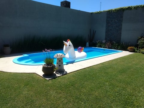 Airbnb con mejor rendimiento: My 4 seasons / House with pool en Partido De San Nicolás
