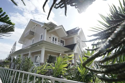 Cozy 5BR Villa w/ Bfast and GuestCard in Midlands