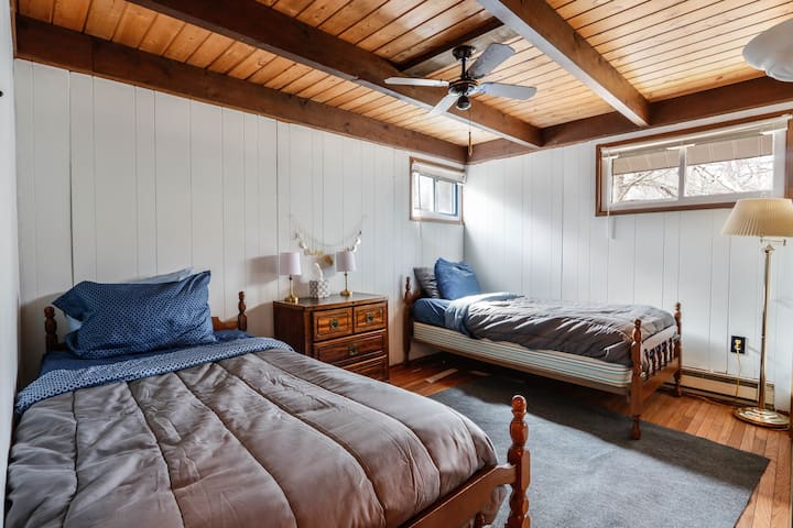 Chumba kikubwa cha kulala na bafu kamili 