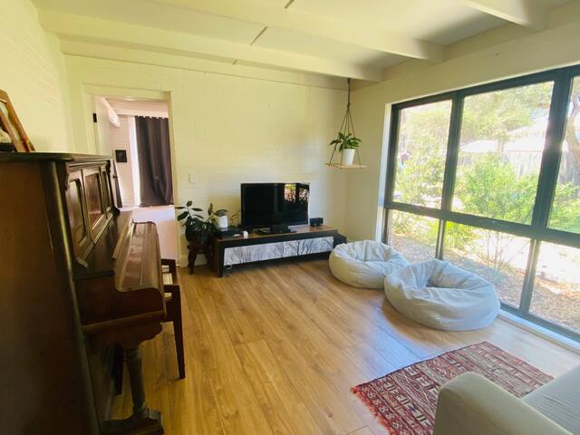 Location! Beachside Bay Bliss in Mount Martha! gallery image 5