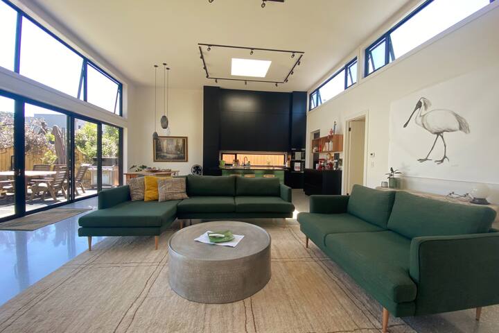 Location! Beachside Bay Bliss in Mount Martha!