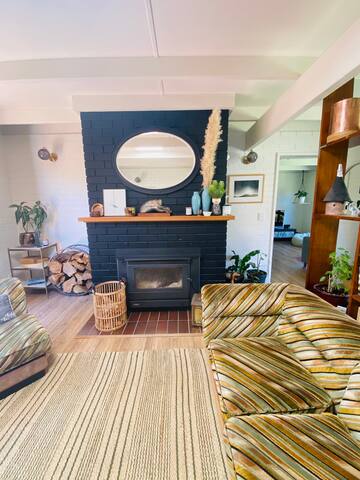 Location! Beachside Bay Bliss in Mount Martha! gallery image 4