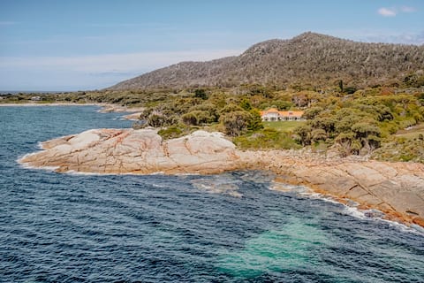 Harveys Farm Bicheno - Elegant Coastal Home