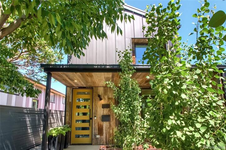 Incredible 4BR in Denver’s RiNO! w/ Hot Tub gallery image 3