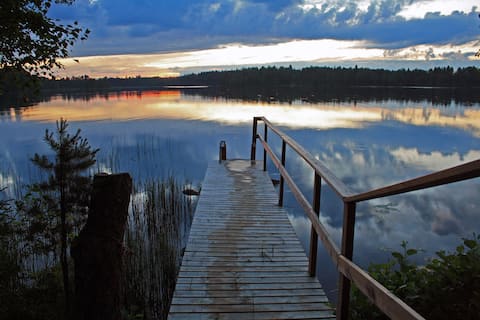 Lovely 2 bedroom vacation home by the lake.