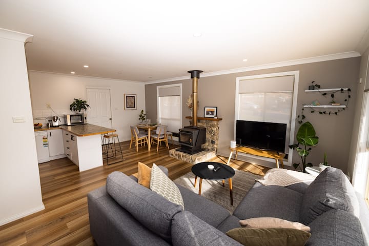 Central 3 Bedroom Holiday Home - Jindabyne