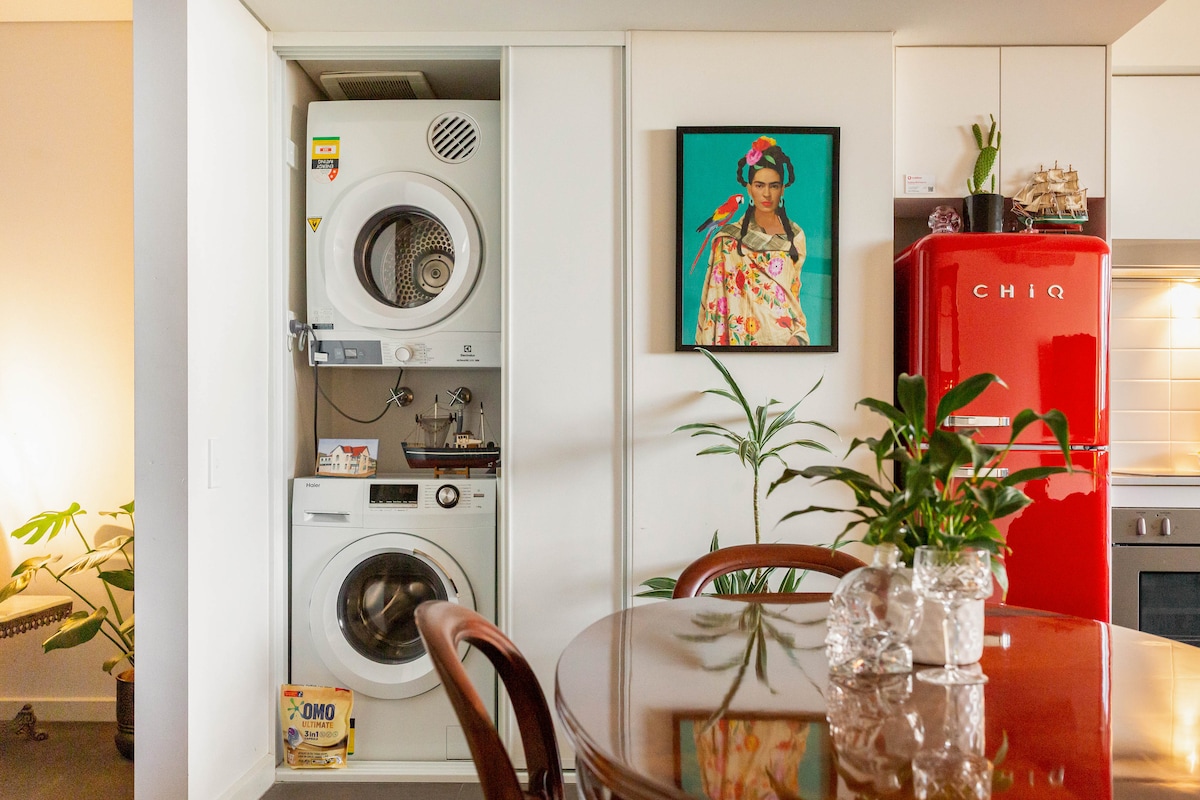 Successful Airbnb property: East end apartment in leafy heritage precinct. in Newcastle