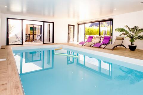 Beautiful Villa with pool and small sea view