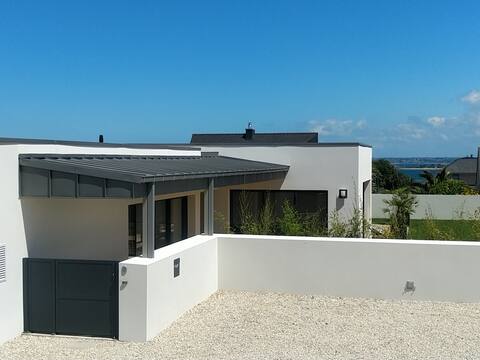 Beautiful Villa with pool and small sea view