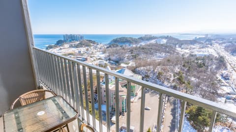 Blue Terra/Sunrise Ocean View/24th Floor/Netflix/Cleanliness/Nesopresso/Recreation Sensitive Terrace/Free Parking/Self-catering available