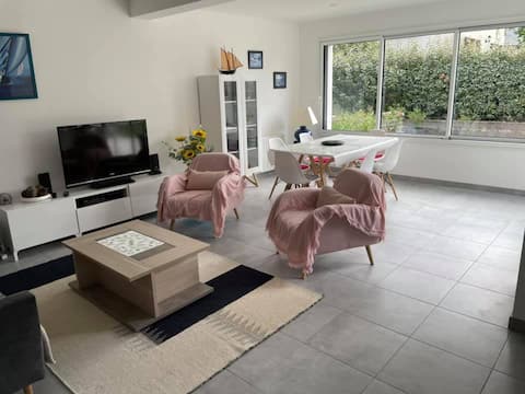 Successful Airbnb property: Warm new house in Piriac-sur-Mer! in Piriac Sur Mer