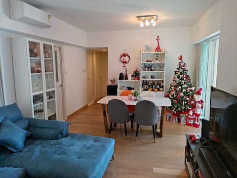Cosy&fancy 3 BR (630sqft)with balcony, Soho.