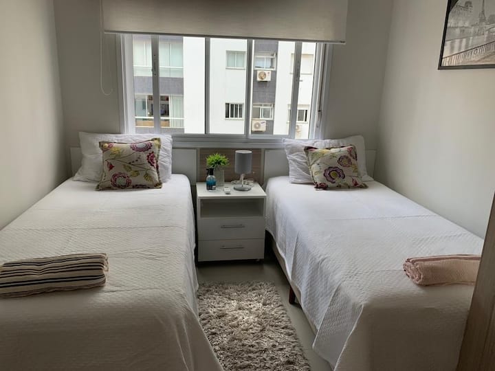 Ნომერი 02 ერთადგილიანი საწოლით. 