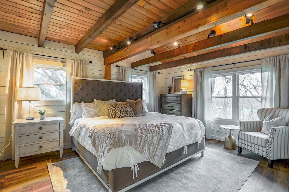 Krevati 1: Kati kryesor me një krevat dopio "king" dhe një suitë