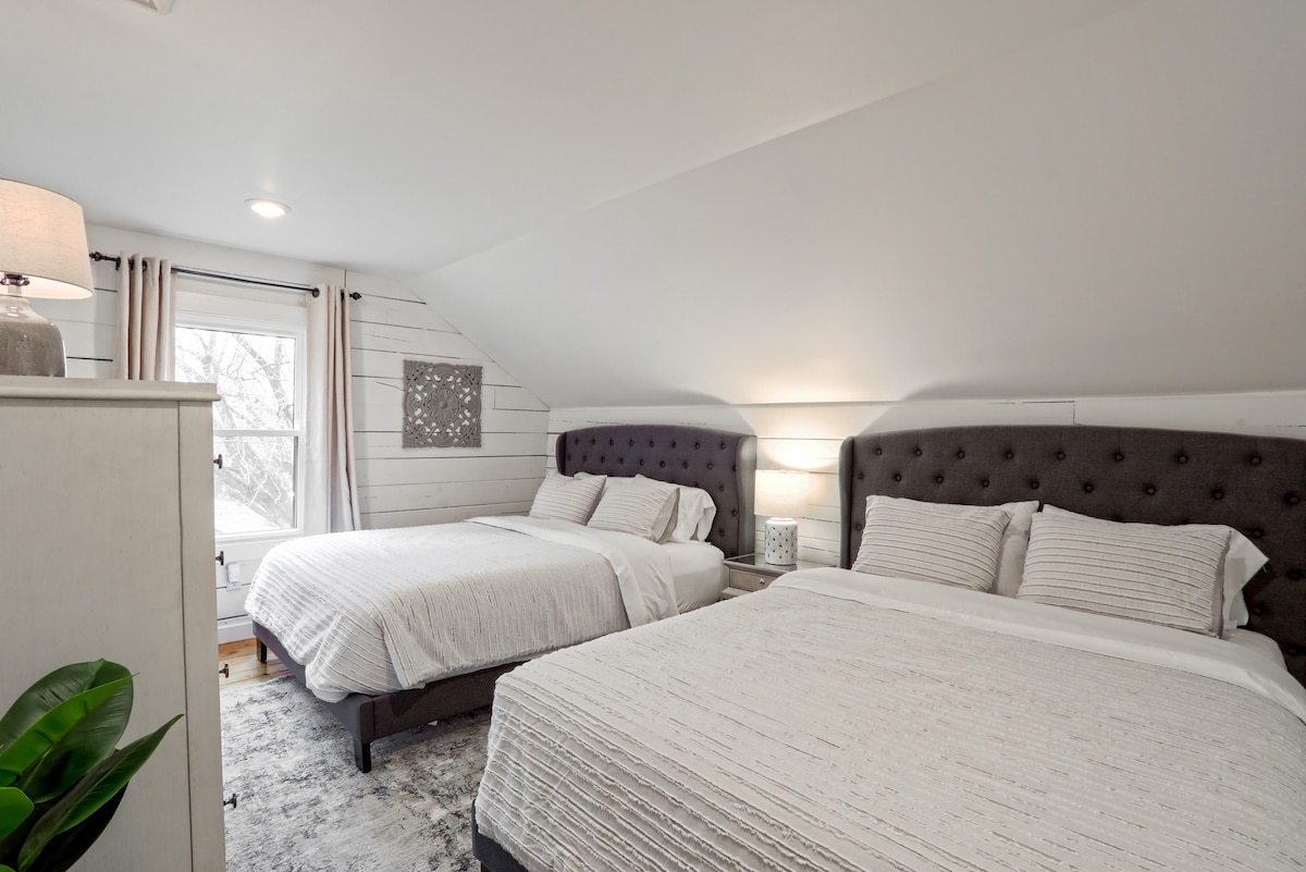 Krevati 5: Kati i 2-të/2 krevate dopio "queen"