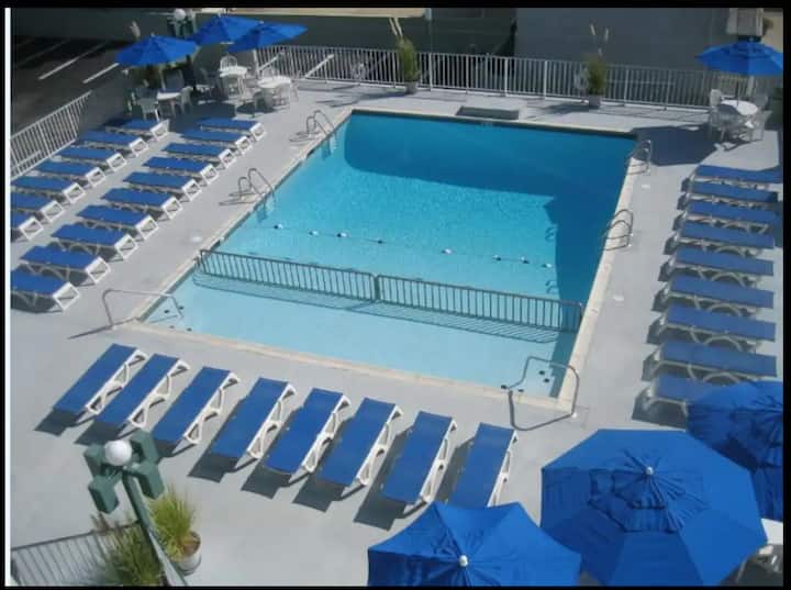 1-bedroom Condo 1 Block To Beach W/heated Pool. - Stone Harbor, NJ