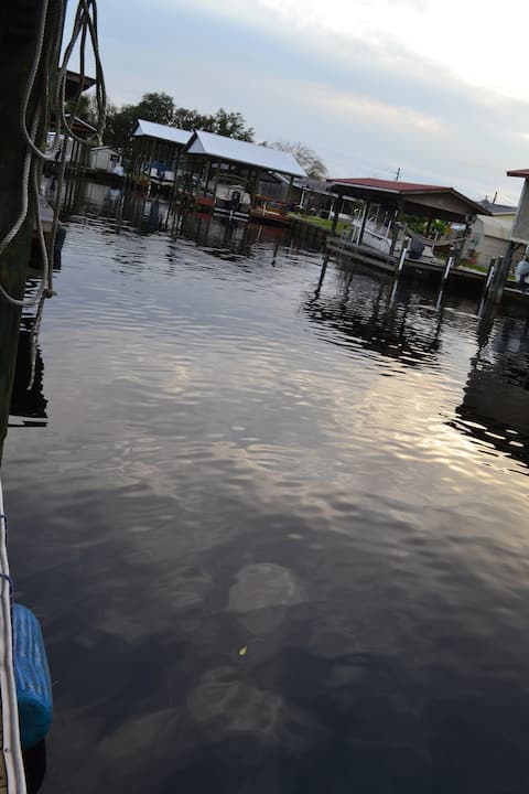 Carefree getaway w/access to the St. Johns River