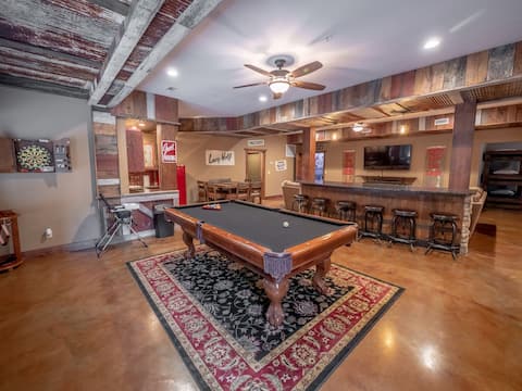 Sleeps 30 • Theater • Game Room • Big Cedar Area