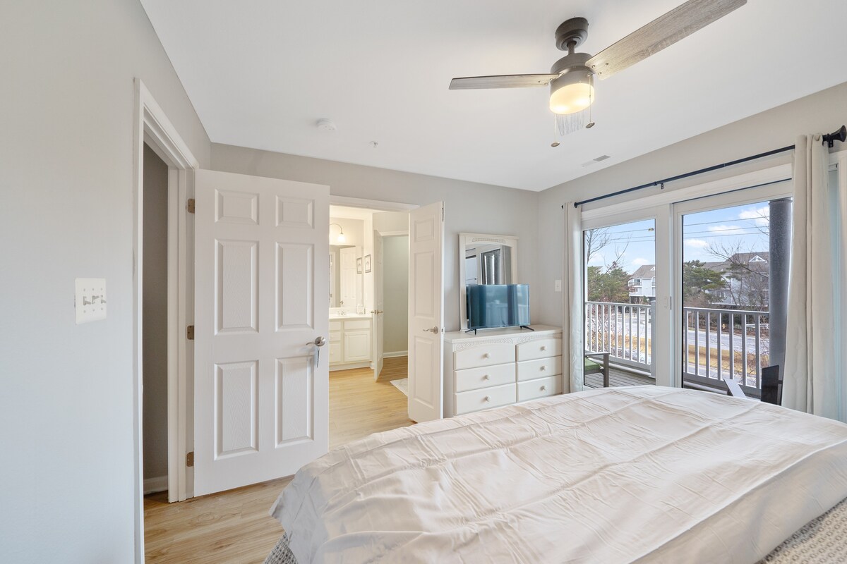 غرفة النوم الرئيسية/ الحمام