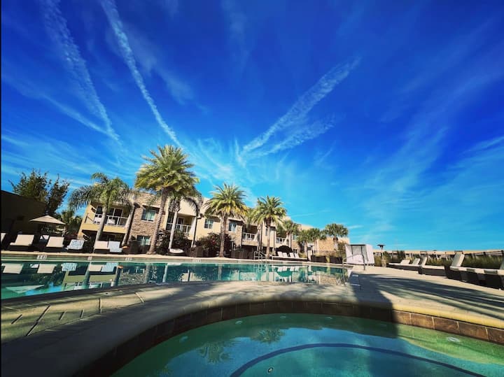 Modern 3 bedrooms at Magic Village 2 mins Disney Townhouses for