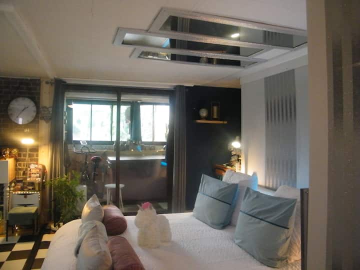 ARLES Loft with hot tub 8 min walk to the center.