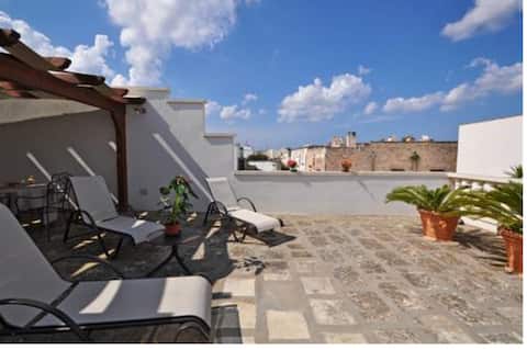 Proprietà Airbnb di successo: Girasole, a Bomboniere in the center of Racale a Racale