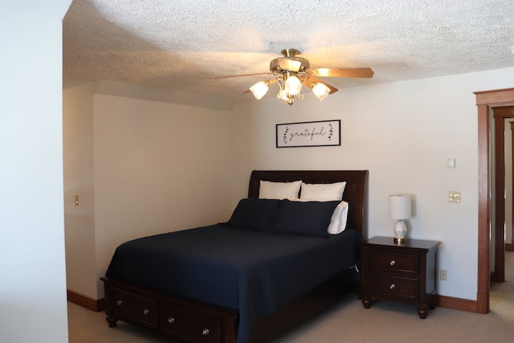 152 × 203 სმ ზომის საწოლი 1 საძინებელში