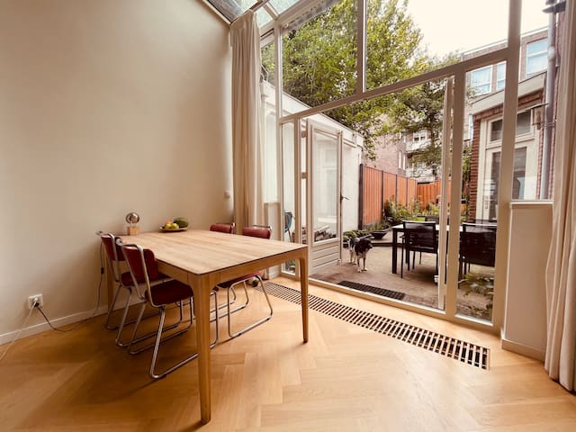 Stylish house w garden steps away from Vondelpark