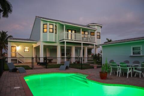 4-bedroom house with pool steps from the dock!