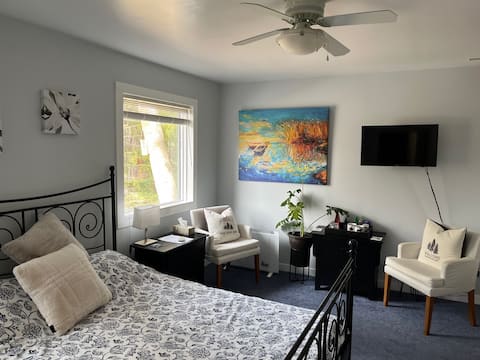 Top performing Airbnb: Woodpecker Suite - 1 bedroom & bathroom in East Kootenay F
